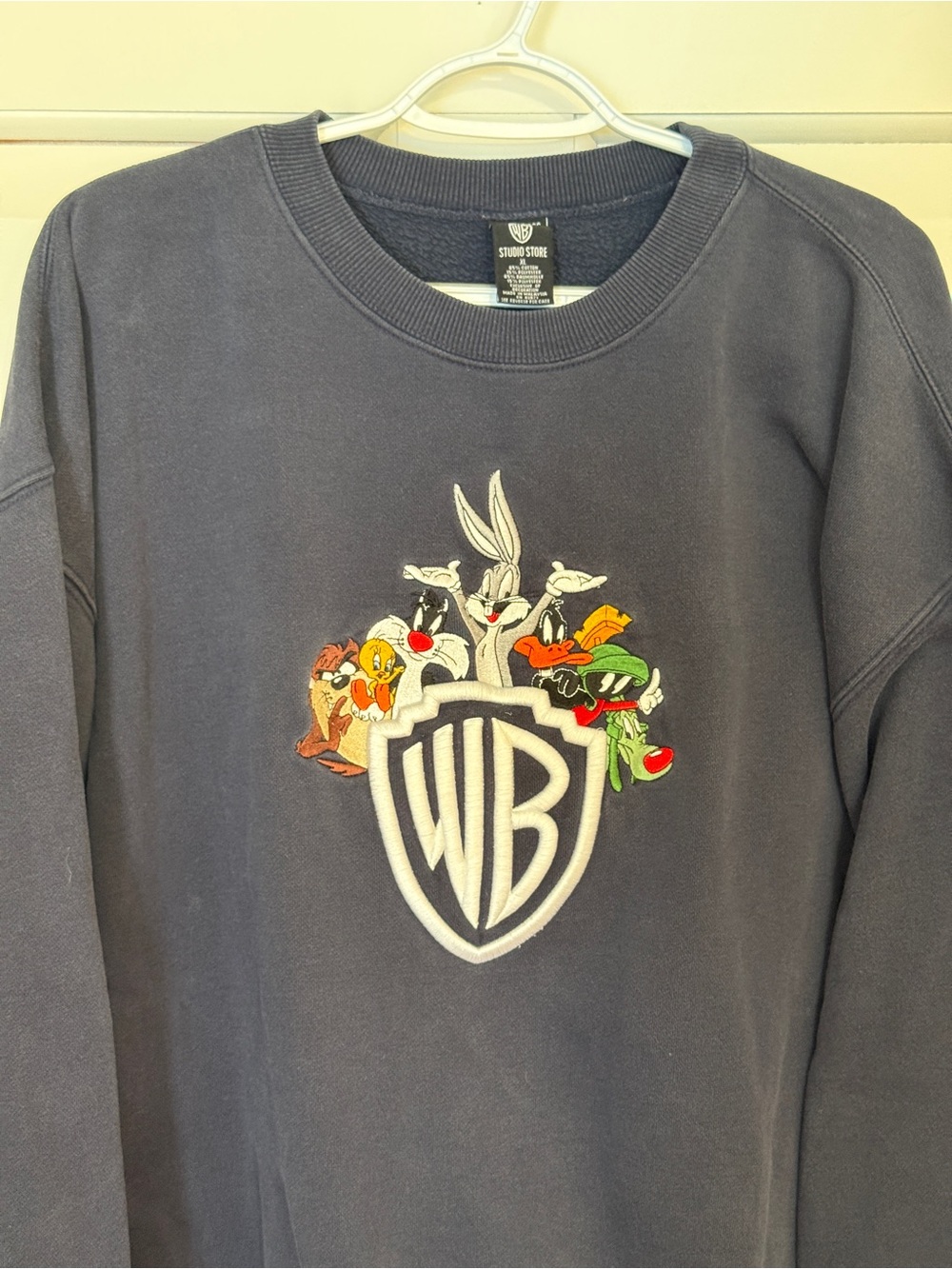 Warner Bros Studio Store Looney Tunes Crewneck Sweatshirt XL 25430 - Picture 4 of 9